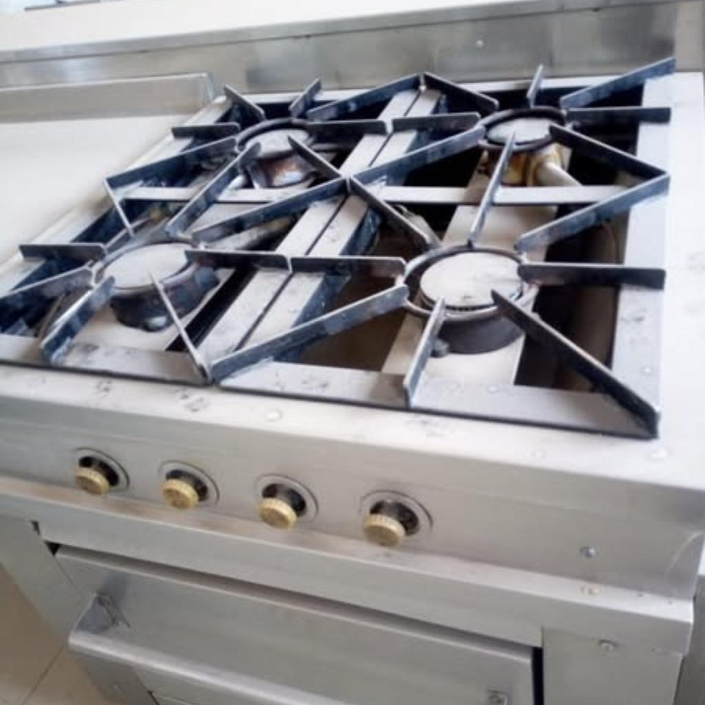 4 burner cooker with oven